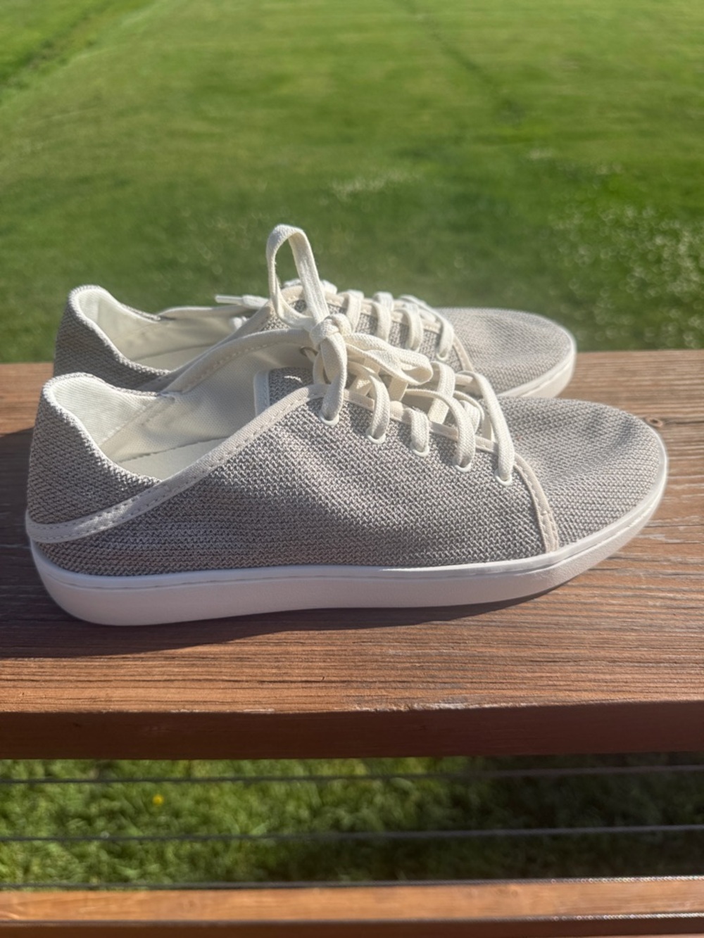 OluKai Pehuea Li Sneaker Tapa / White Sand Size 8.5